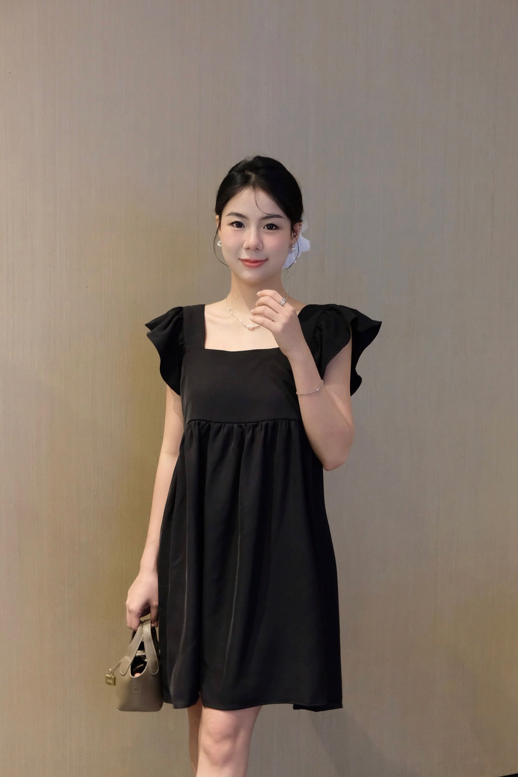 𝘾𝙃𝘼𝙍𝙈𝙀 Hannah Dress in black