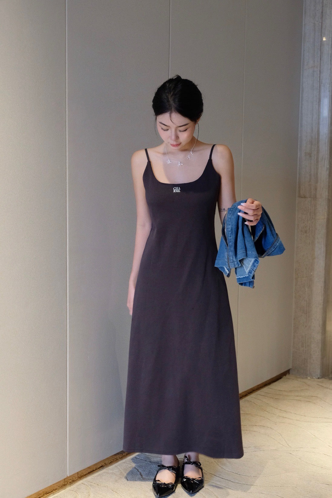 𝘾𝙃𝘼𝙍𝙈𝙀 Oda Slim Dress