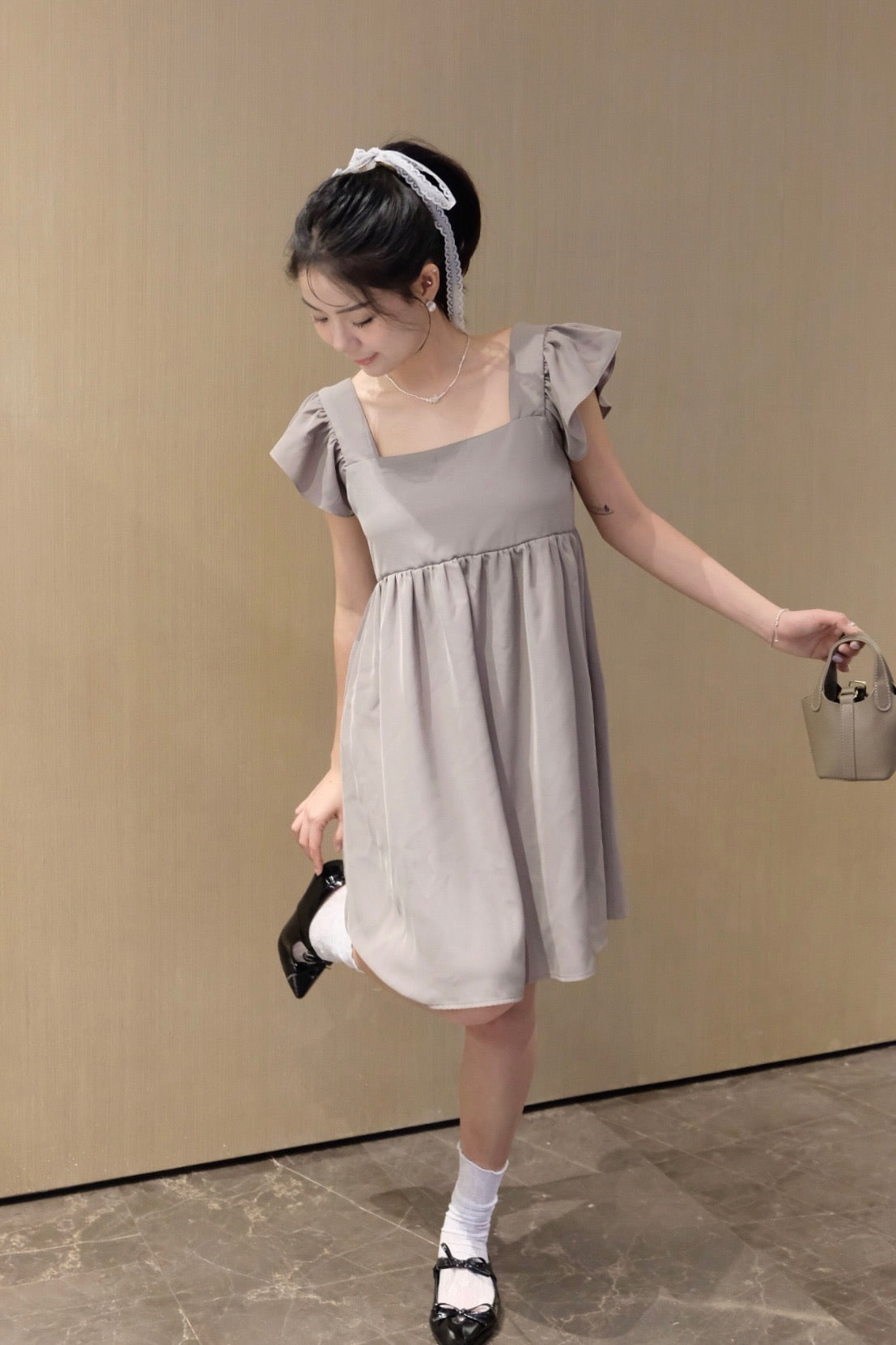 𝘾𝙃𝘼𝙍𝙈𝙀 Hannah Dress in gray