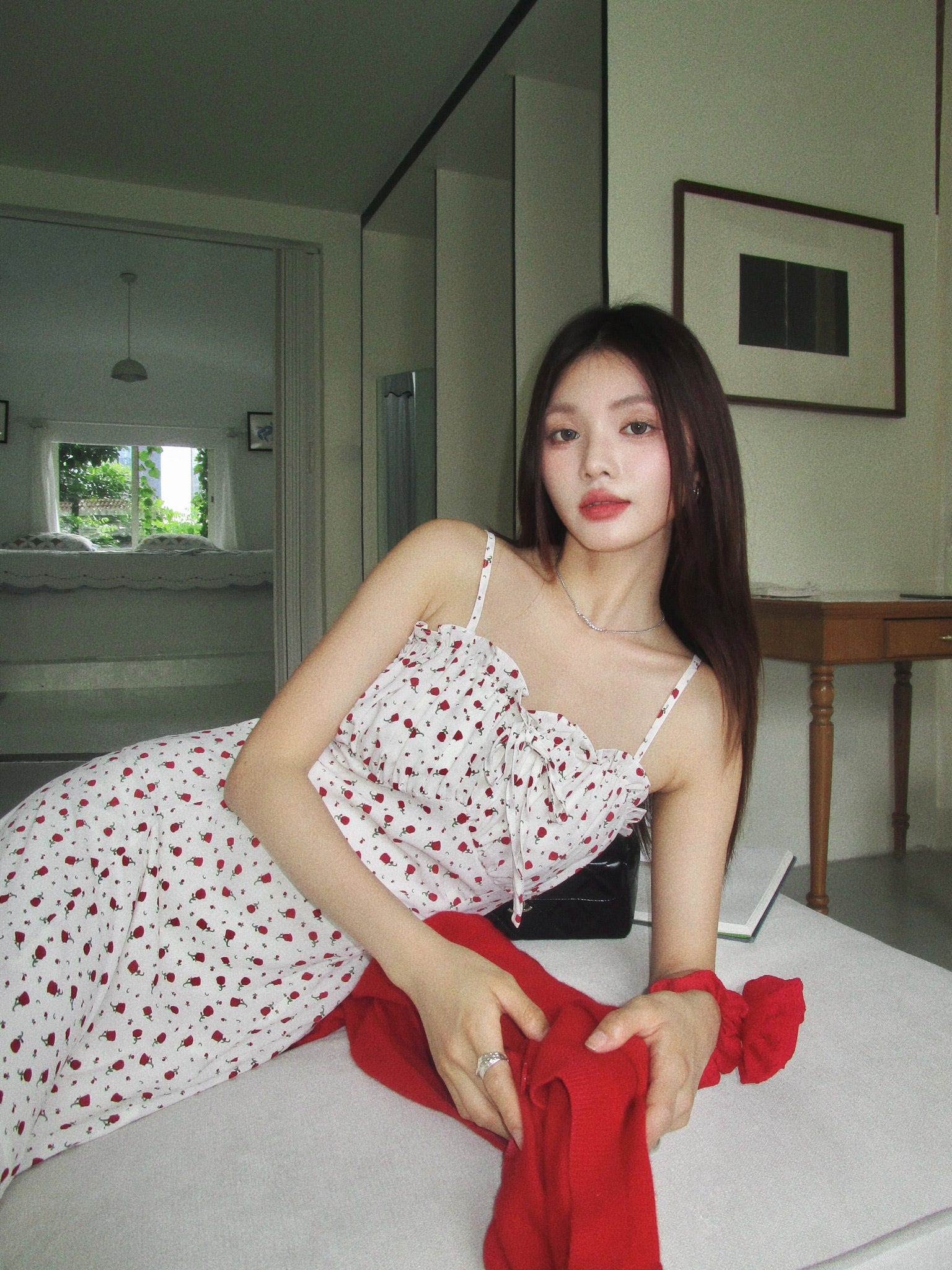 𝘾𝙃𝘼𝙍𝙈𝙀 Rosebella Midi Dress