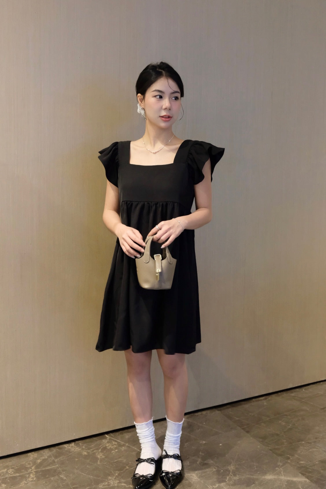 𝘾𝙃𝘼𝙍𝙈𝙀 Hannah Dress in black