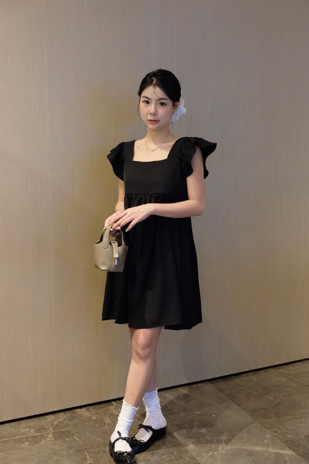 𝘾𝙃𝘼𝙍𝙈𝙀 Hannah Dress in black